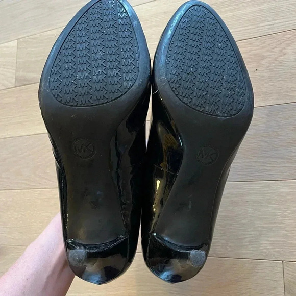 Micheal Kors black roud toe  pumps size 8.5 - Picture 12 of 16